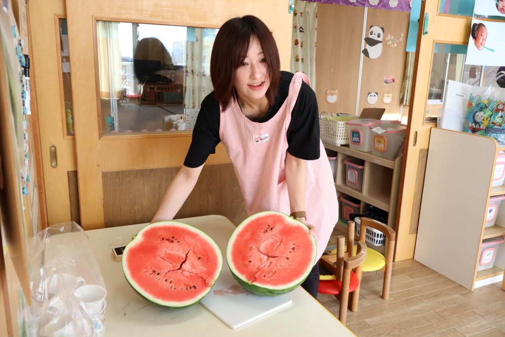 乳児クラス☆スイカを食べました